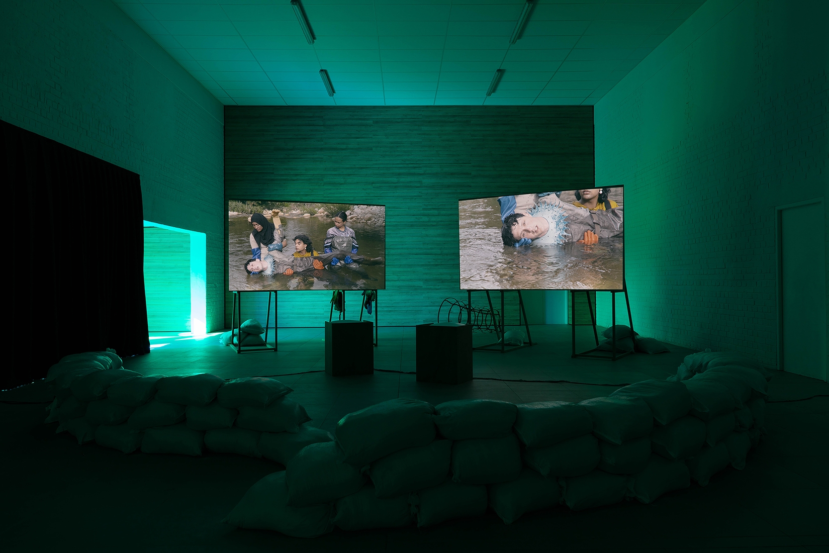 https://abrideswardt.com/files/gimgs/th-81_Installation view Abri de Swardt, Kammakamma (2022-2024), Synchronised two-channel projection, configurable screens, sand from Macassar Dunes, and costumes, 16’54 min 4.jpg